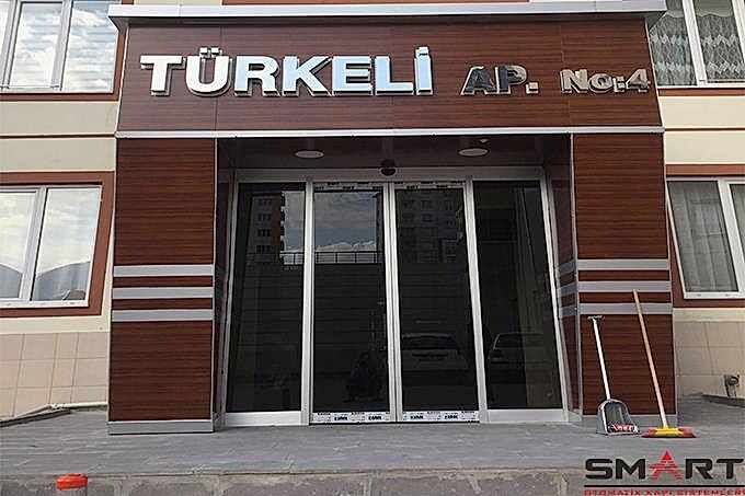 FOTOSELLİ KAPI