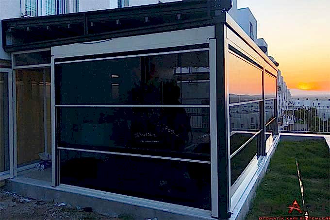 GİYOTİN CAM BALKON 